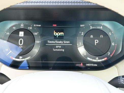 Used 2023 Land Rover Range Rover Autobiography image 24