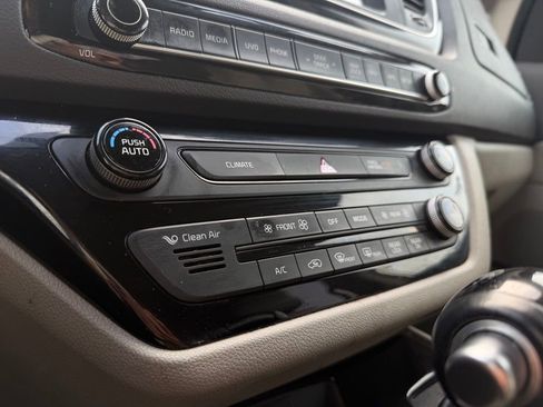 Used 2015 Kia Sedona SX FWD image 21