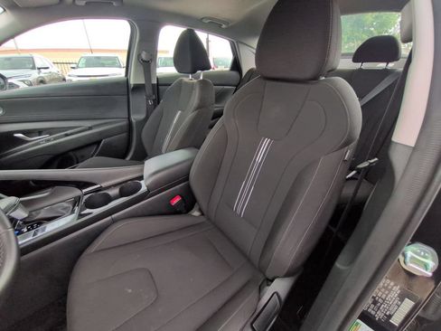 Used 2025 Hyundai Elantra SEL FWD image 25