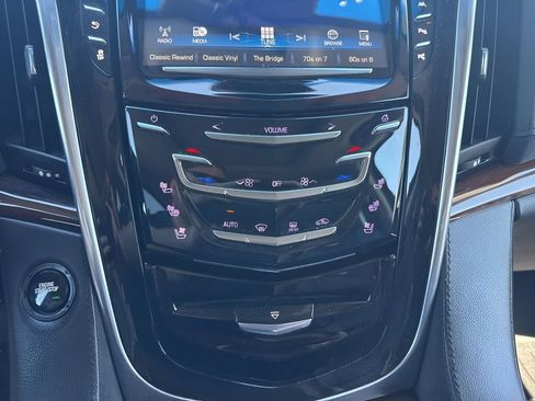 Used 2018 Cadillac Escalade Premium Luxury AWD/4WD image 23