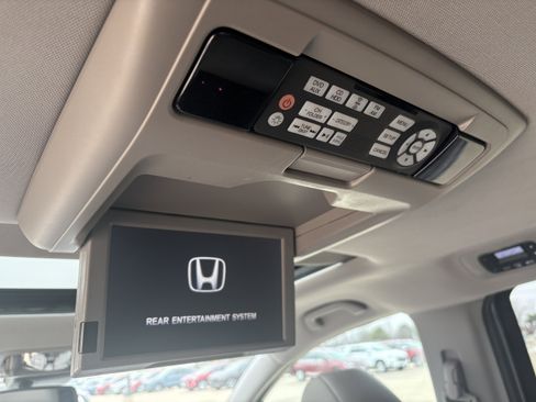 Used 2015 Honda Odyssey Touring Elite image 3