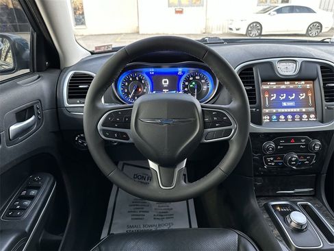 Used 2023 Chrysler 300 Touring L w/ Comfort Group image 14