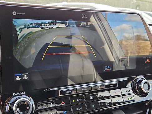 Used 2021 Toyota Highlander Limited image 18