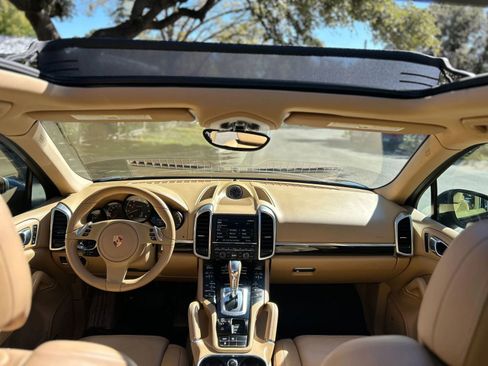 Used 2014 Porsche Cayenne Platinum Edition image 5