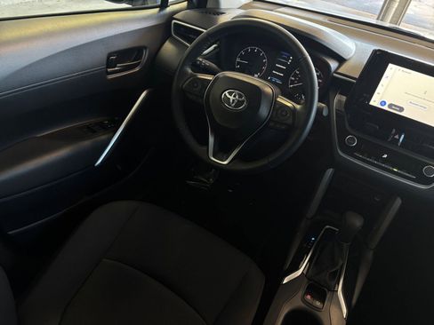 Used 2025 Toyota Corolla Cross LE image 33