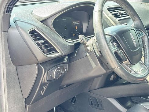 Used 2020 Lincoln Nautilus FWD image 10