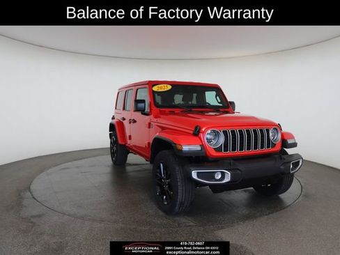 Used 2025 Jeep Wrangler Unlimited Sahara w/ Safety Group image 29
