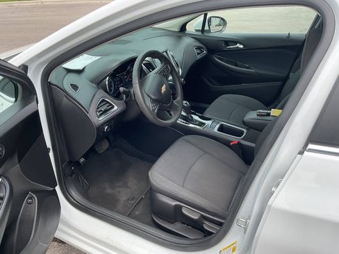 Used 2016 Chevrolet Cruze LT FWD image 14