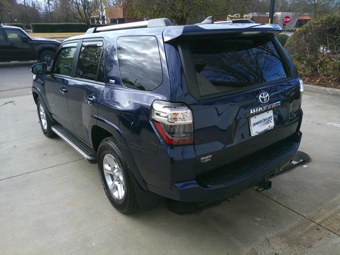 Used 2022 Toyota 4Runner SR5 Premium image 10