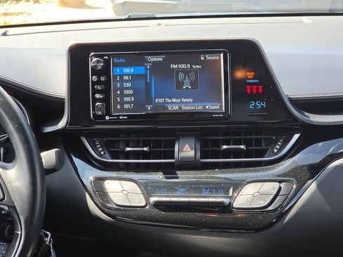 Used 2018 Toyota C-HR XLE FWD image 19