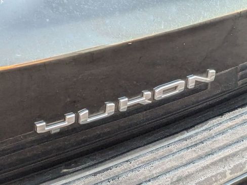 Used 2024 GMC Yukon SLT image 11