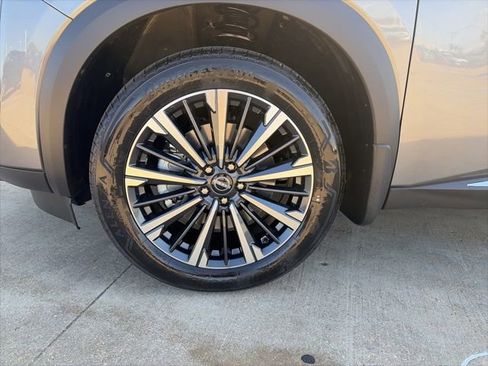 New 2026 Nissan Pathfinder Platinum image 8