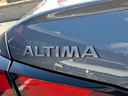 Used 2025 Nissan Altima 2.5 SV FWD image 32