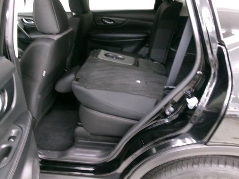 Used 2017 Nissan Rogue SV AWD/4WD image 22