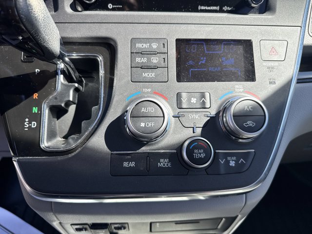 Used 2019 Toyota Sienna XLE Premium FWD image 20
