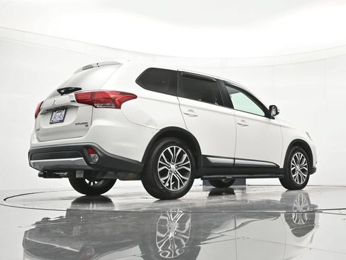 Used 2018 Mitsubishi Outlander SE FWD image 40