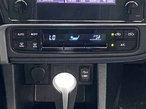 Used 2019 Toyota Corolla SE w/ Carpet Mat Package (TMS) FWD image 31