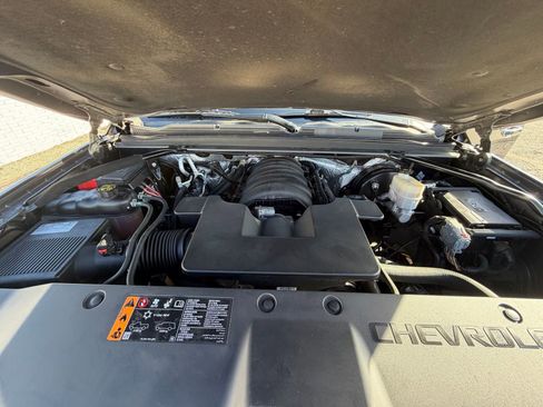 Used 2018 Chevrolet Suburban Premier image 28