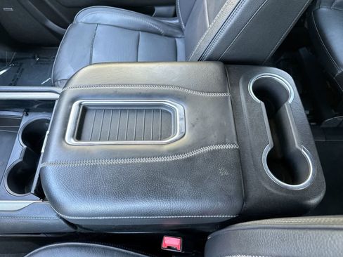 Used 2023 GMC Yukon XL Denali AWD/4WD image 16
