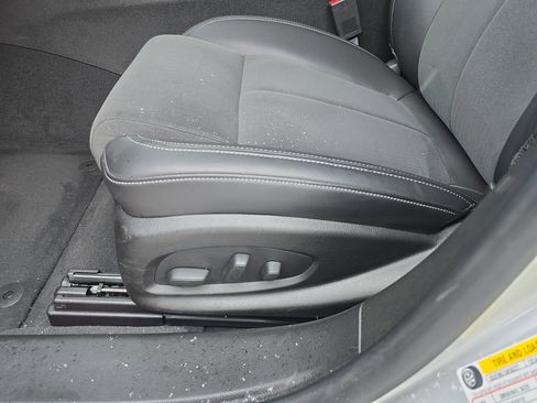 Used 2016 Buick LaCrosse Base image 18