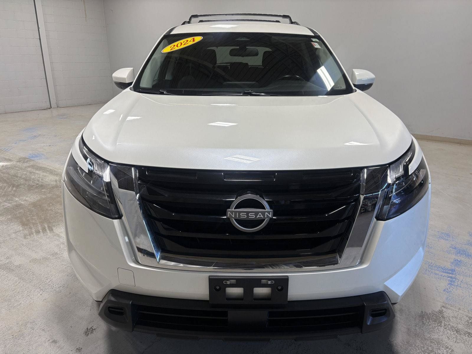 Used 2024 Nissan Pathfinder SV AWD/4WD image 14