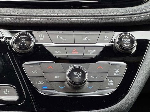 New 2026 Chrysler Pacifica Select image 20