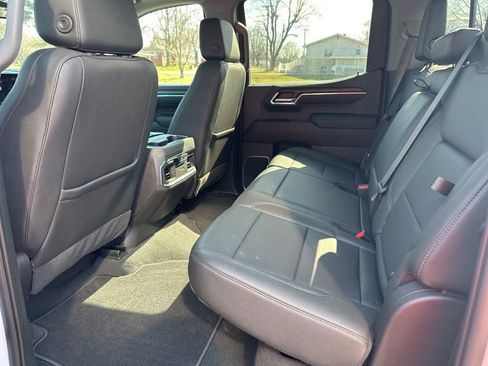 Used 2022 GMC Sierra 1500 SLT w/ SLT Convenience Package image 11