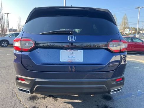 Used 2025 Honda Pilot Sport image 7