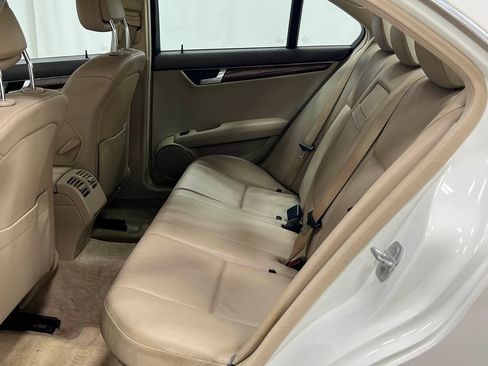Used 2009 Mercedes-Benz C 300 Sedan image 32