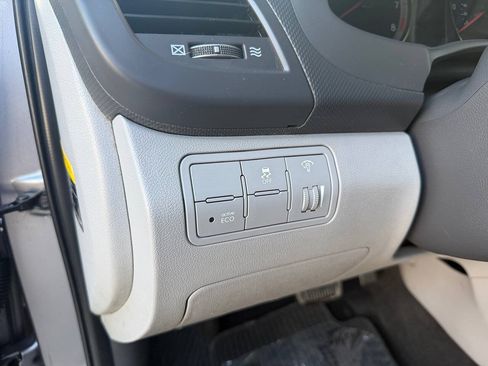 Used 2016 Hyundai Accent SE FWD image 21