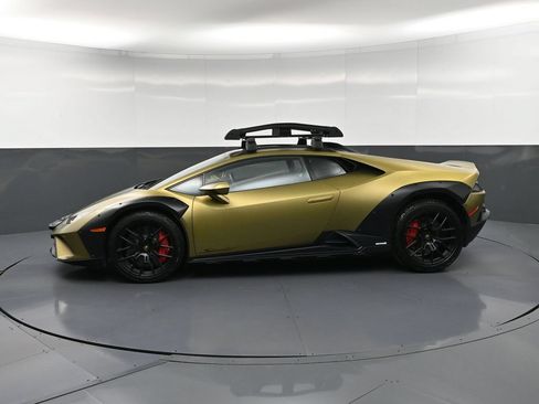 Used 2024 Lamborghini Huracan Sterrato AWD/4WD image 2