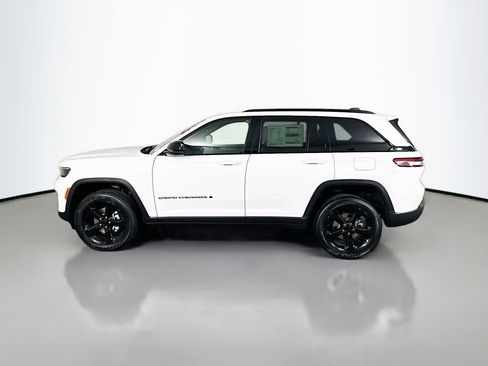 New 2025 Jeep Grand Cherokee Altitude image 4