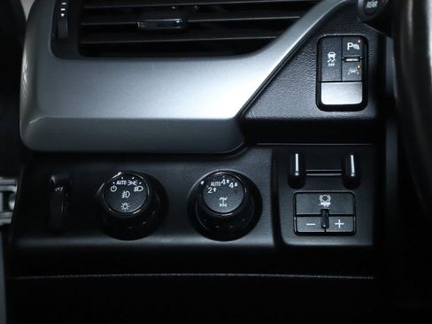 Used 2018 Chevrolet Tahoe LT image 25