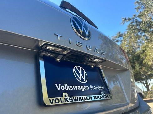 Used 2022 Volkswagen Tiguan SE image 45