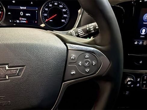 Used 2023 Chevrolet Traverse RS image 32