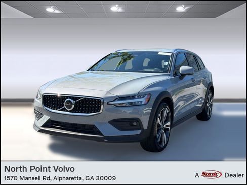 Certified 2025 Volvo V60 B5 Cross Country Plus AWD/4WD image 1