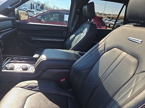 Used 2023 Ford Expedition Platinum image 19