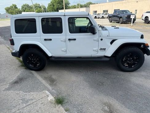Used 2021 Jeep Wrangler Unlimited Sahara AWD/4WD image 6