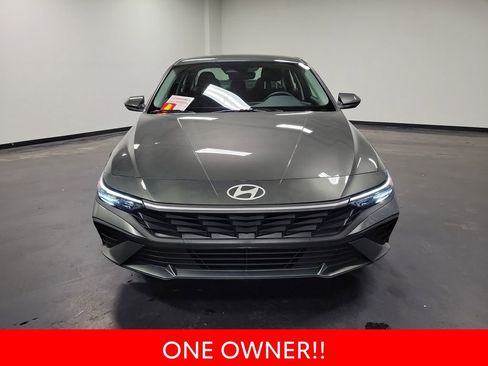 Used 2025 Hyundai Elantra SE image 3