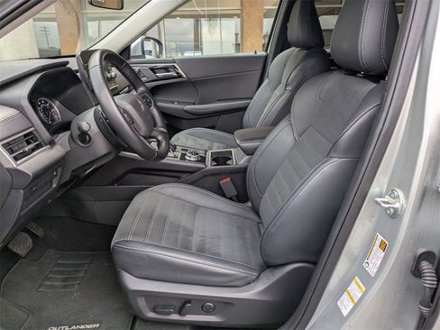 Used 2024 Mitsubishi Outlander SE image 25