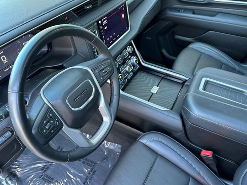 Used 2024 GMC Yukon XL Denali AWD/4WD image 10