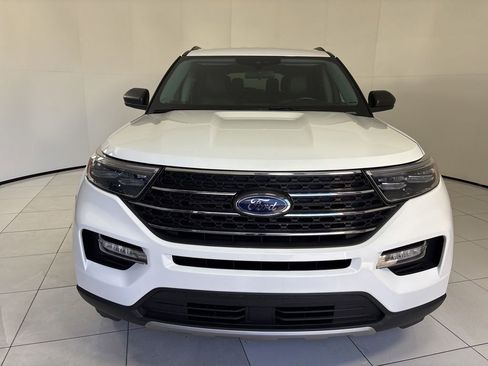 Used 2022 Ford Explorer XLT w/ Equipment Group 202A image 8