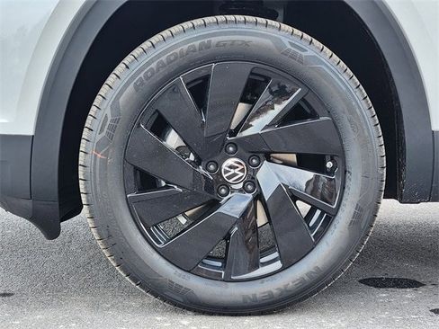 New 2026 Volkswagen Atlas SE image 10