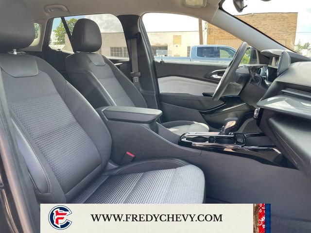 Used 2025 Chevrolet Trax LT FWD image 37