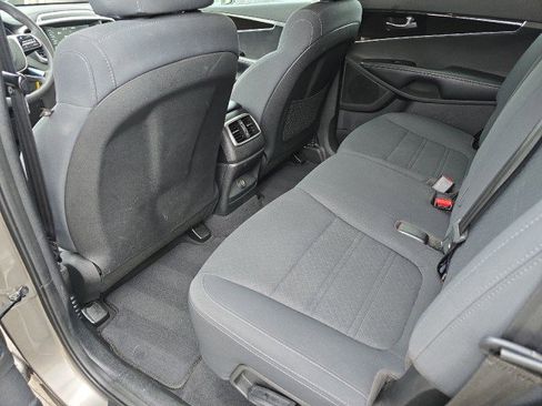 Used 2019 Kia Sorento L image 30