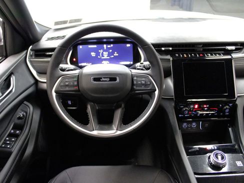 New 2025 Jeep Grand Cherokee Laredo X w/ Luxury Tech Group I image 12