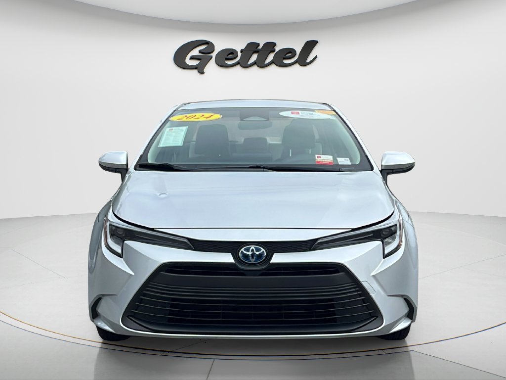 Used 2024 Toyota Corolla LE FWD image 2