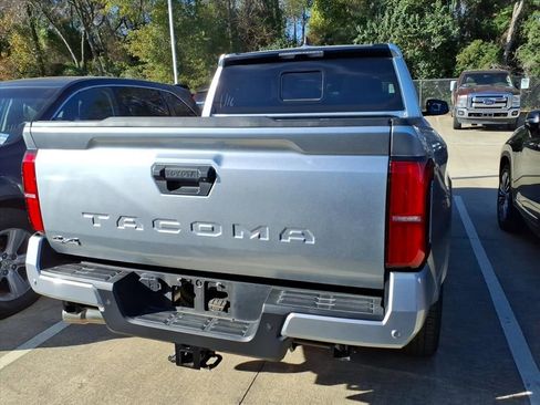 Used 2025 Toyota Tacoma SR5 image 6