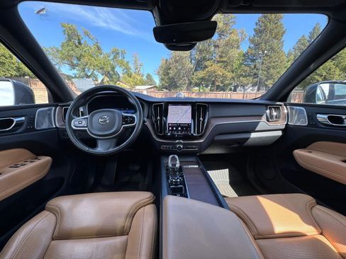 Used 2022 Volvo XC60 T8 Inscription w/ Advanced Package AWD/4WD image 3