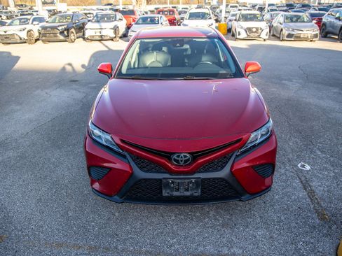 Used 2020 Toyota Camry SE image 4